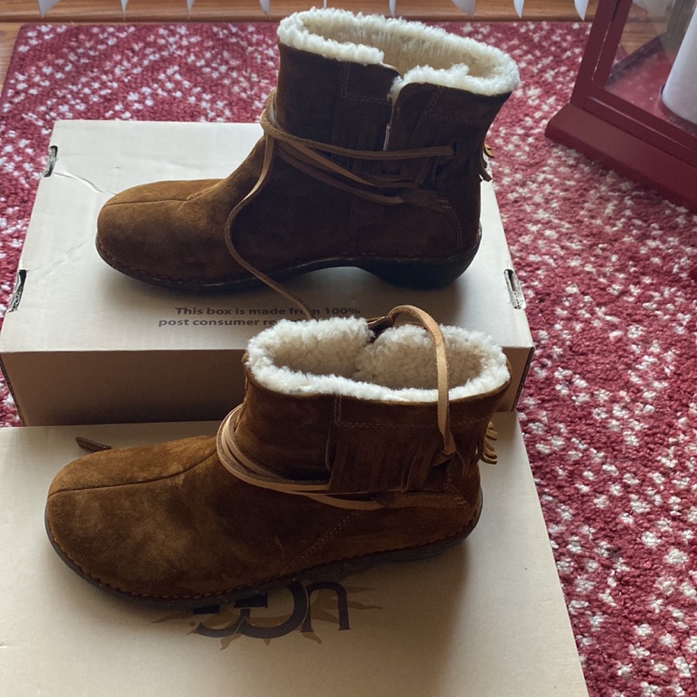 UGG Australia Gaviota 5749 Womens Winter Ankle Boots